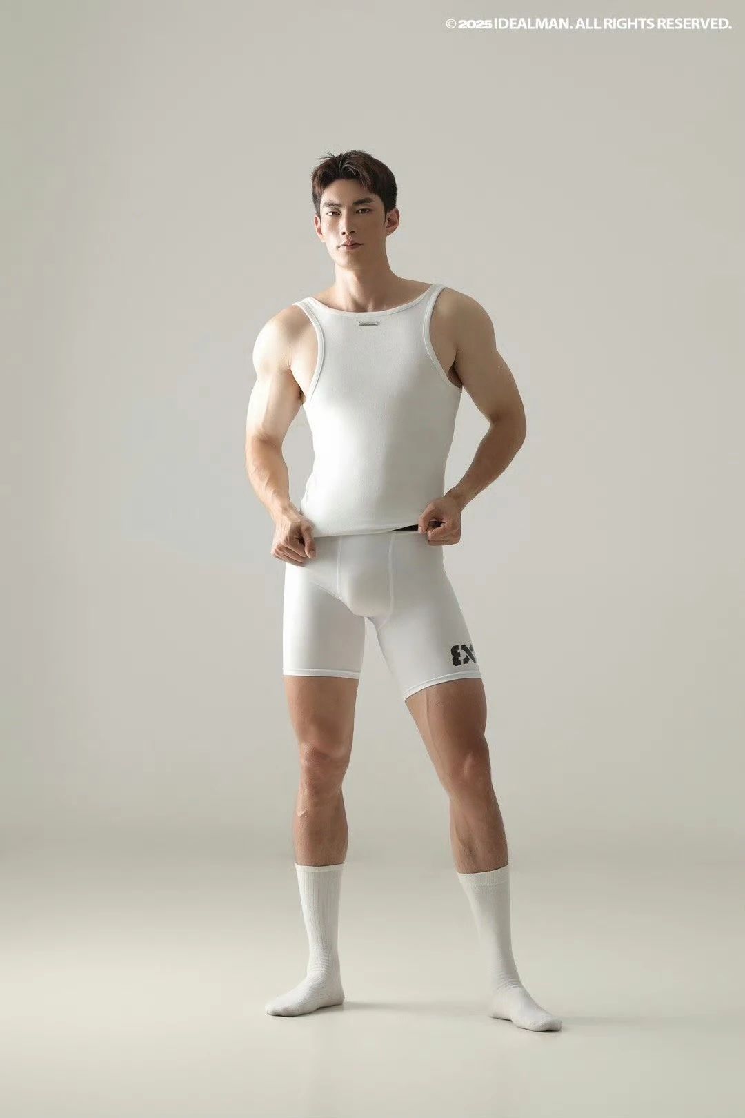 被摄影师钟木東青睐的这位肌肉男到底是谁呀？