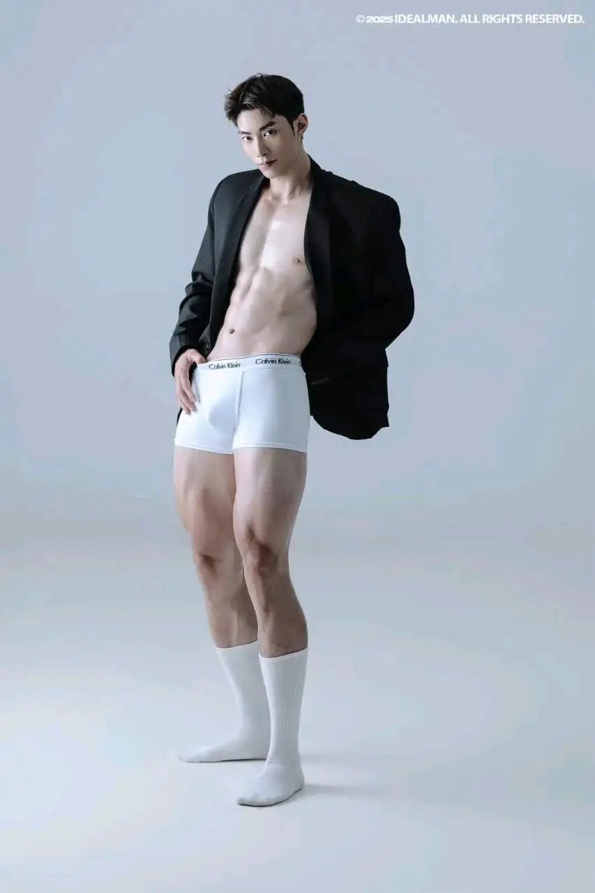 被摄影师钟木東青睐的这位肌肉男到底是谁呀？