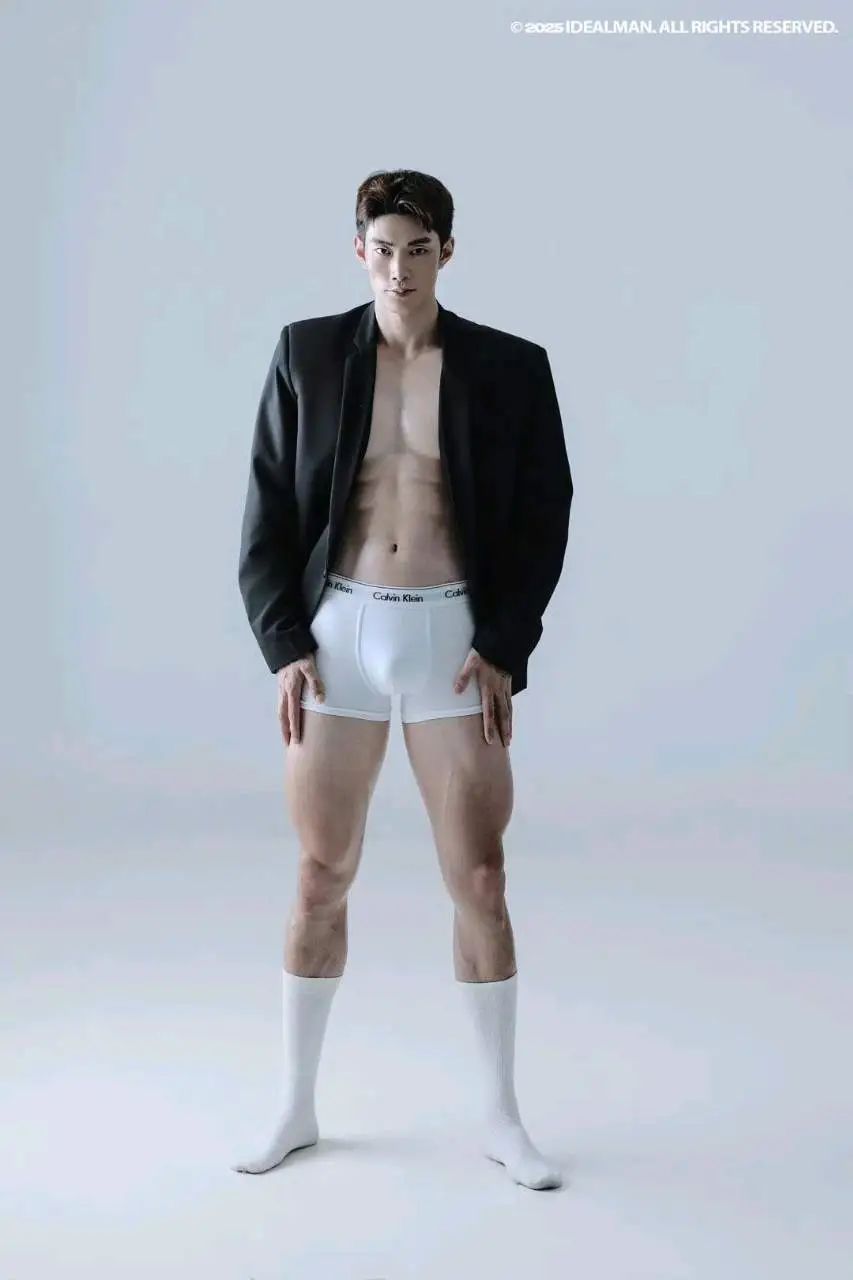 被摄影师钟木東青睐的这位肌肉男到底是谁呀？