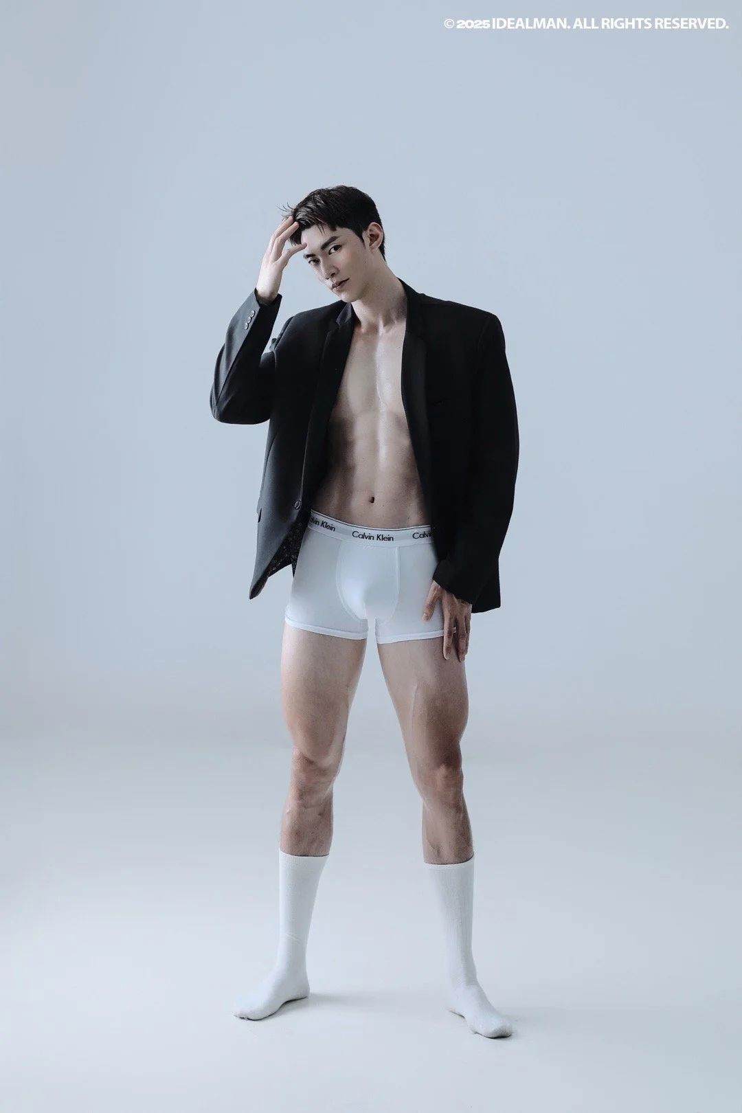 被摄影师钟木東青睐的这位肌肉男到底是谁呀? 被摄影师钟木東青睐的这位肌肉男到底是谁呀?