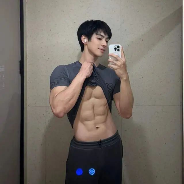 继王鹤棣之后，内娱再添“搞笑男”！虽然糊但却圈粉无数