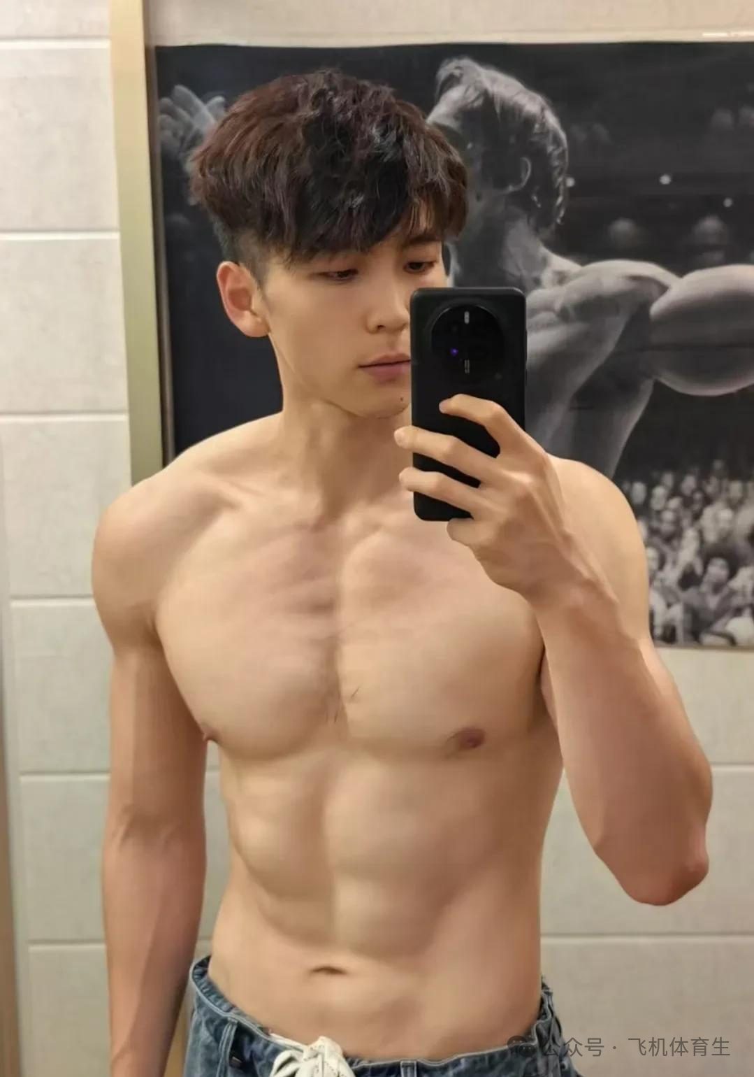 185cm 东北双开门帅哥泳池上专属浪漫！