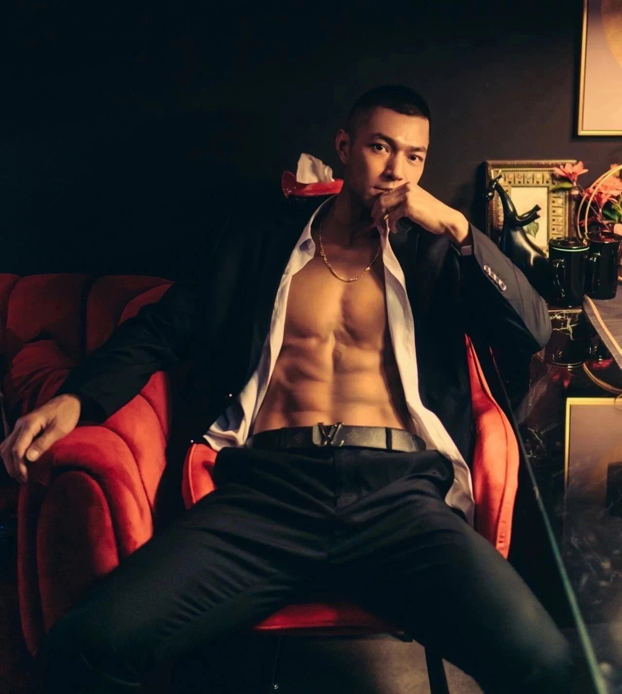 185CM 北京寸头肌肉猛男爆红推特，被肖一遣拍了！