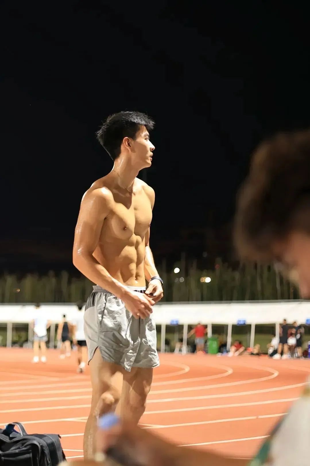 浙江 03 年田径体育生，真的超可以！