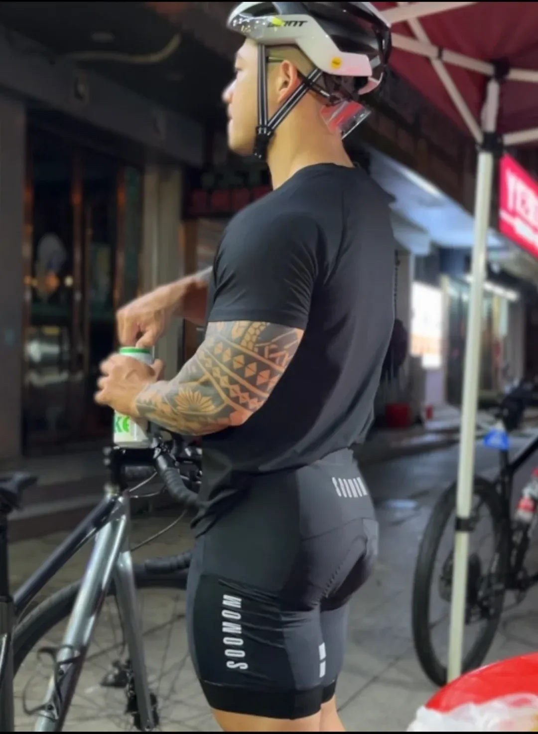 寸头猛男玩纯欲风！浙江教练花臂杀疯推特 网友：这是我能免费看的？