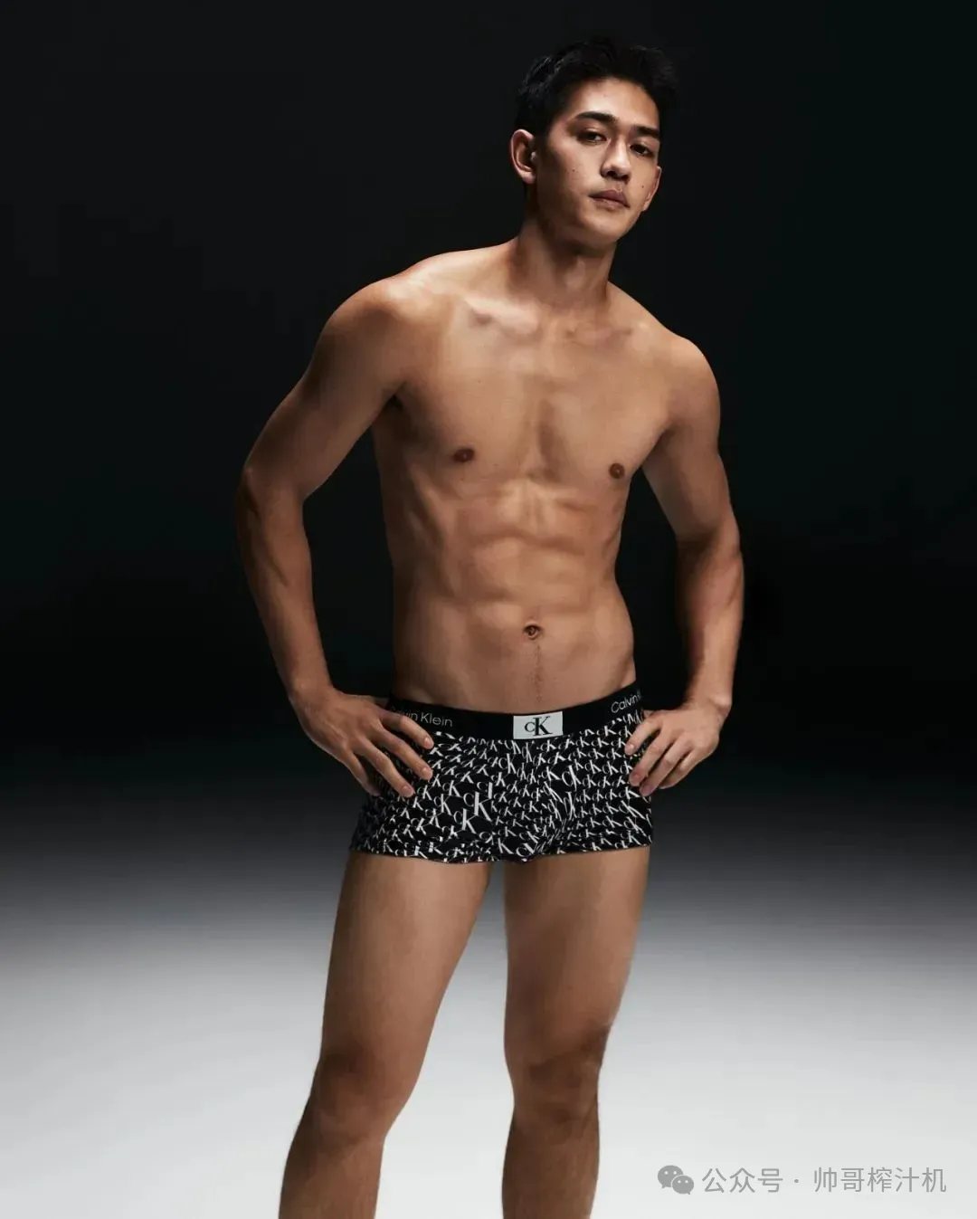 CK 新男模浅野启介重出江湖 gay 圈爱疯了！