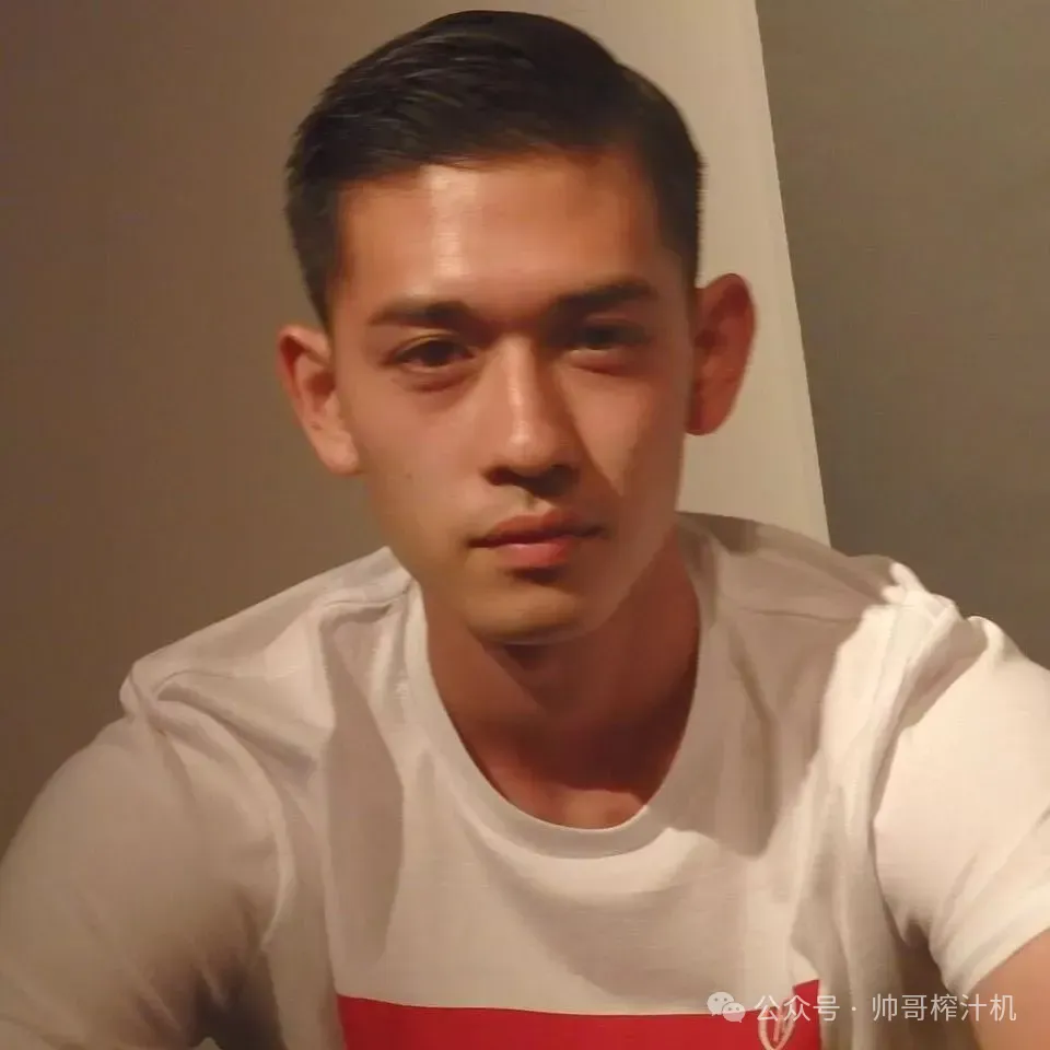 CK 新男模浅野启介重出江湖 gay 圈爱疯了！