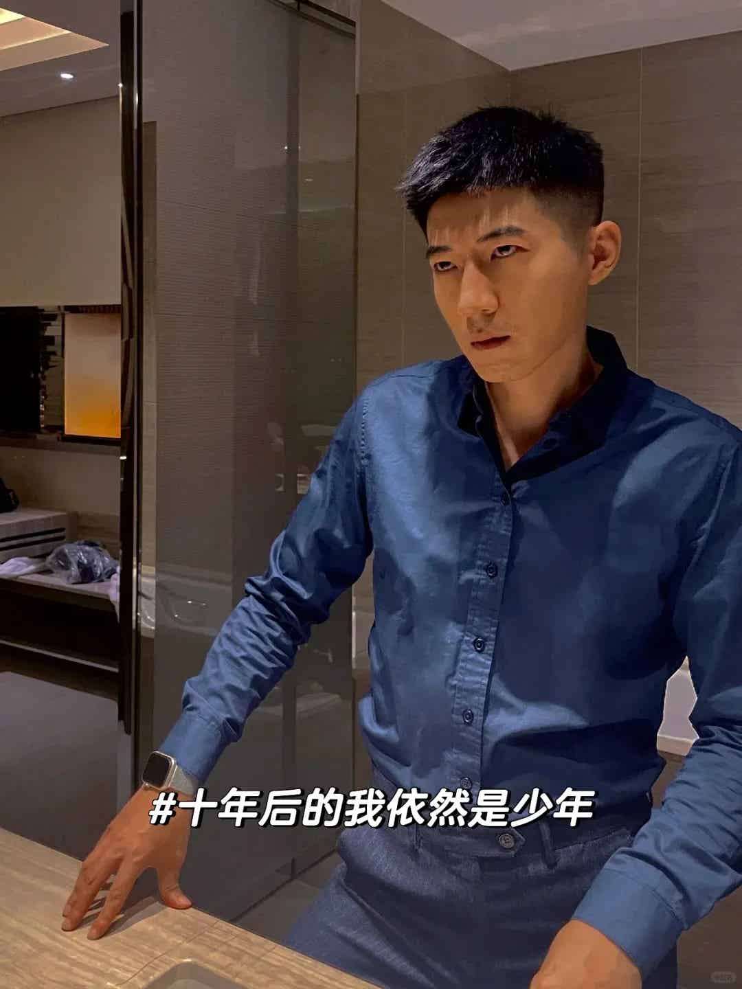 西装男孩能不能成为你的 " 办公室恋人 "?皮鞋黑丝诱惑能把你迷晕! 西装男孩能不能成为你的 " 办公室恋人 "?皮鞋黑丝诱惑能把你迷晕!