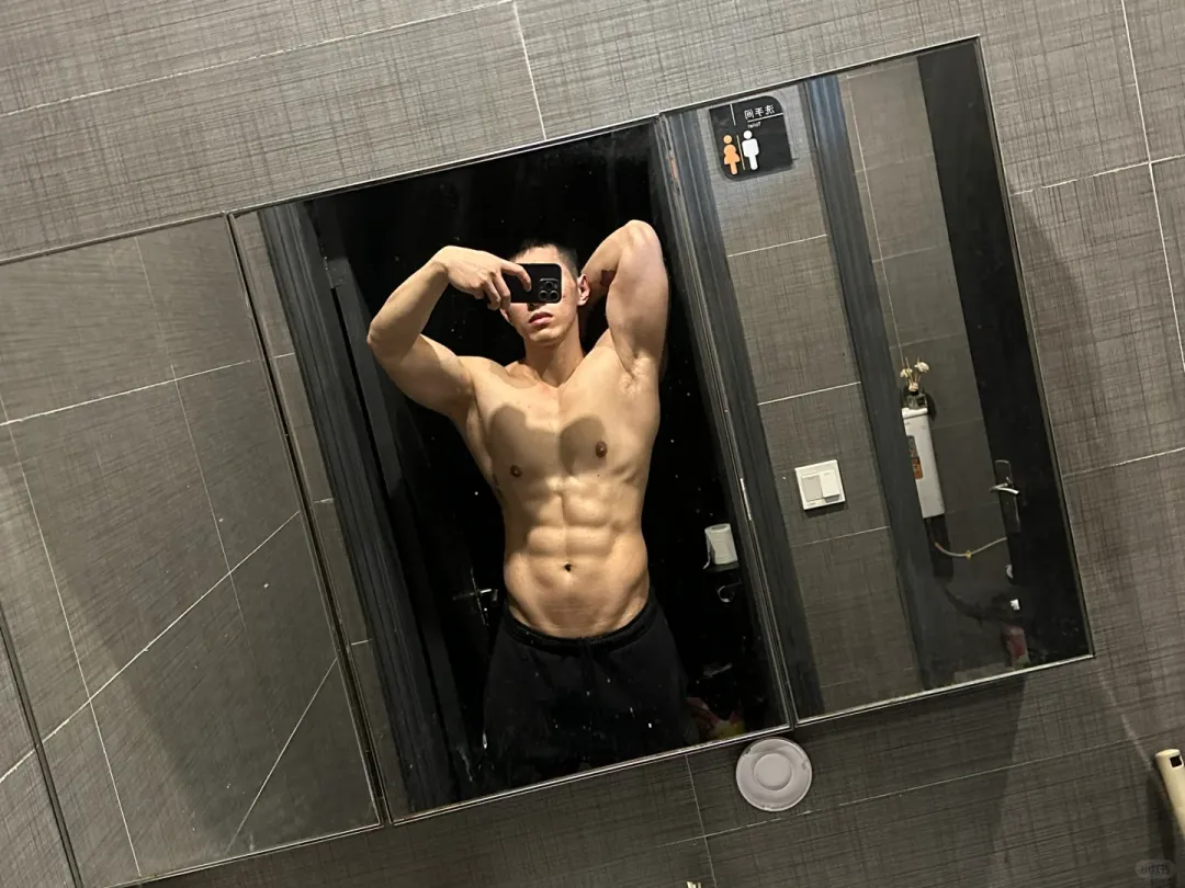 宁波生煎西施失业！肌肉老板凭胸肌杀疯全网，女顾客边吃边擦口水！