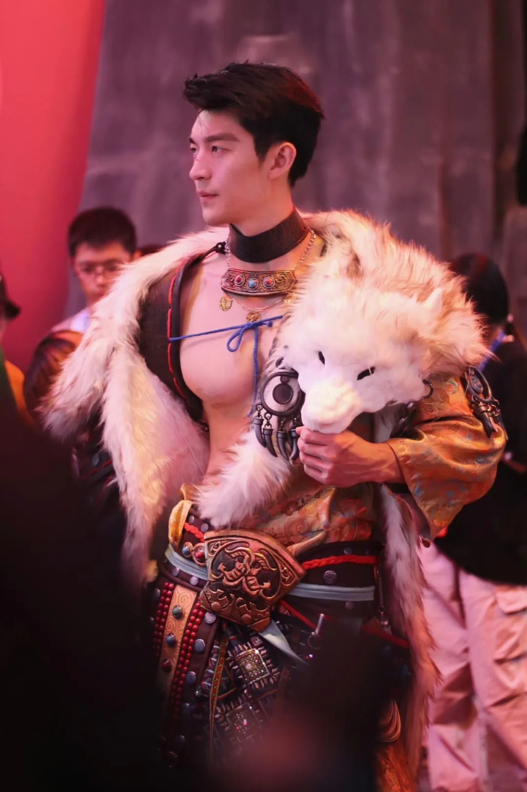 拍过双男主短剧的肌肉帅哥，洗澡小视频已疯传