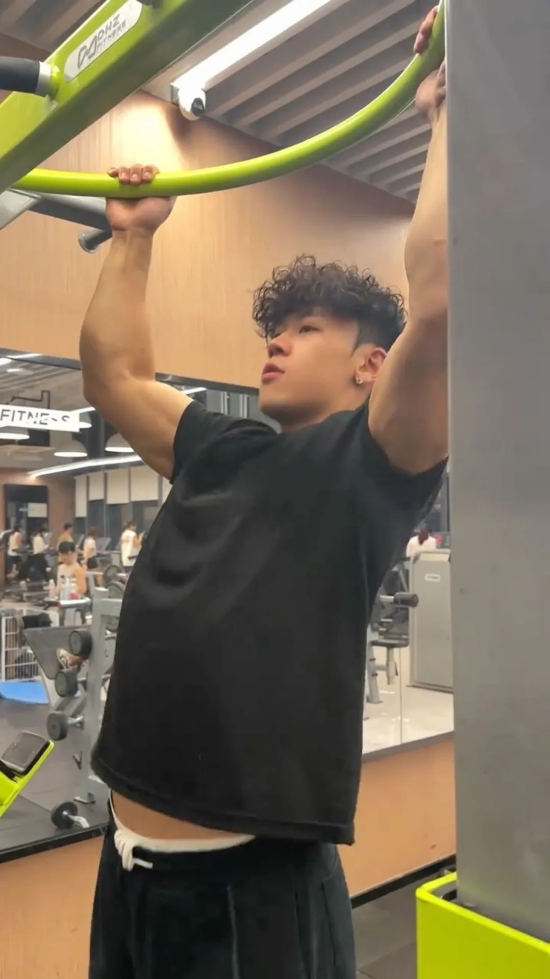 这个抖音 4W 粉的博主！？也被男记者采访了…