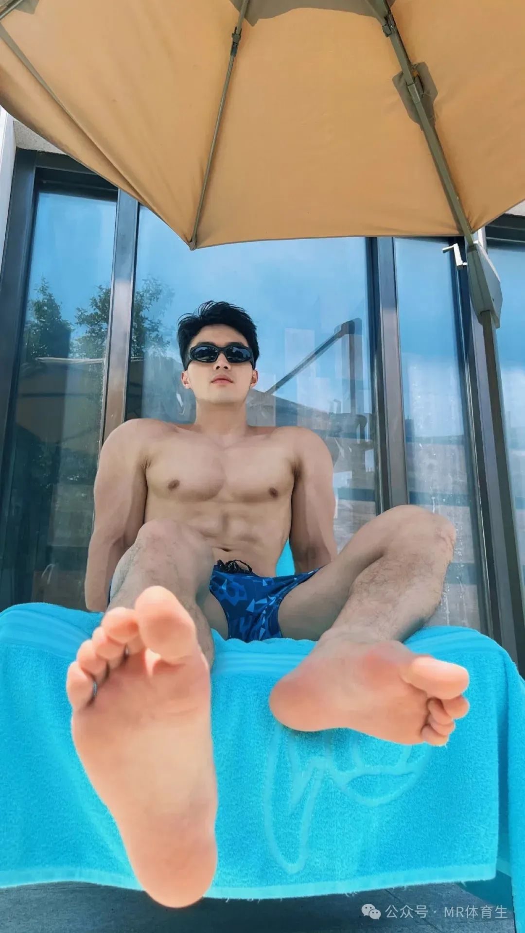 南京肌肉小哥，可以感受到他大维度肌肉的蠢蠢欲动