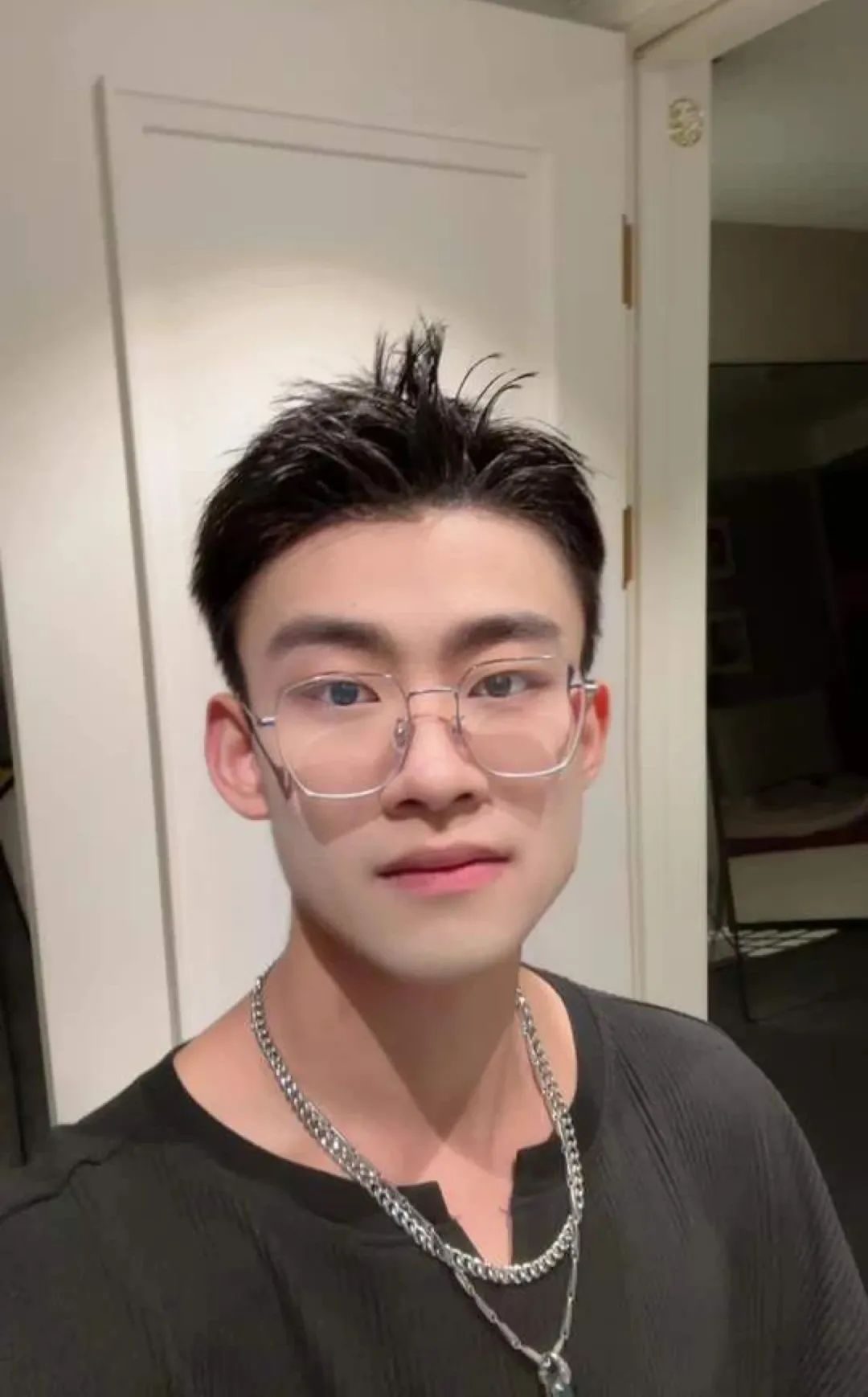 拍过《废土猎人》的子墨大魔王，他现在变成这样了。