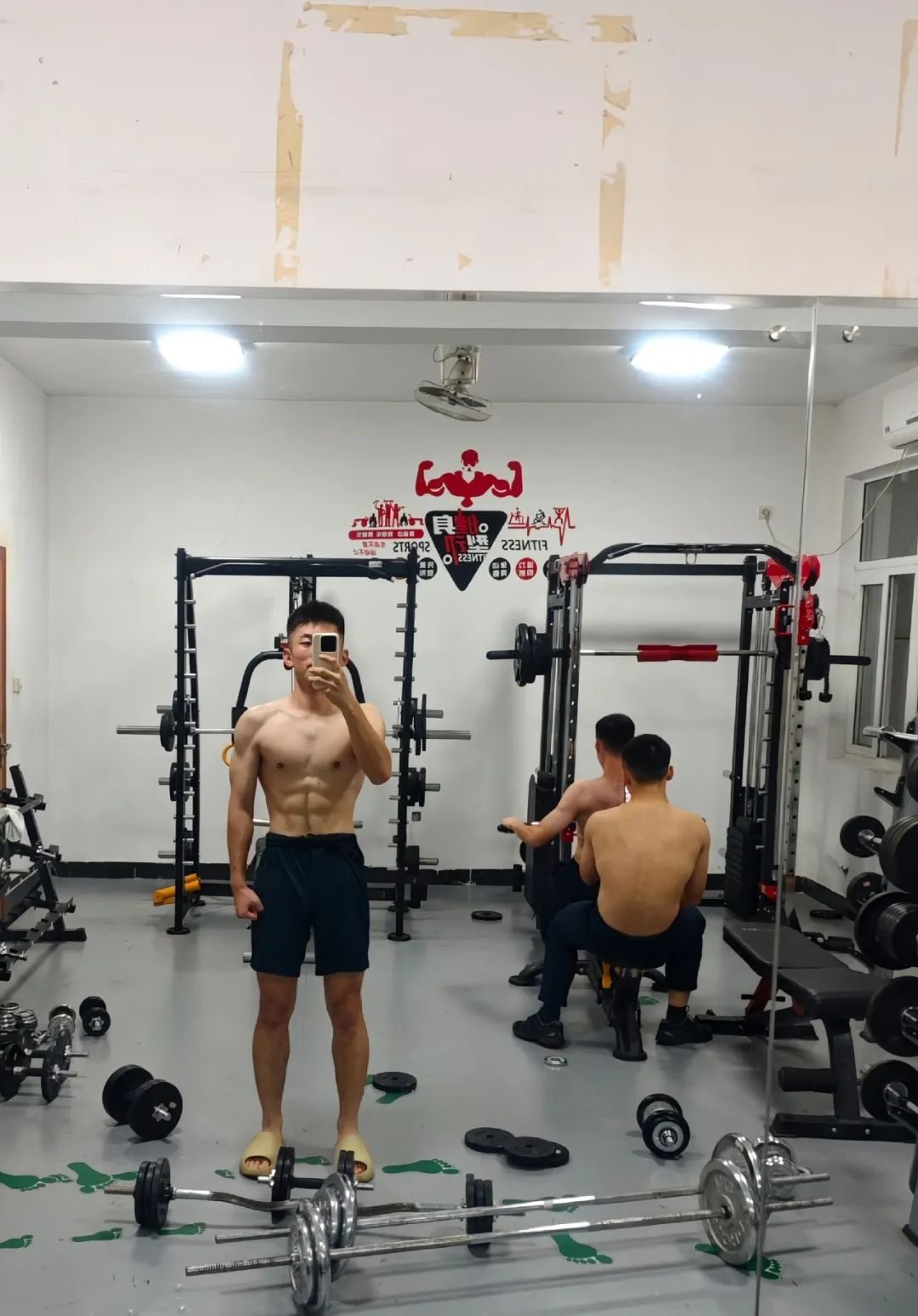 武汉体育学院的体育生小哥，穿灰裤子好看！