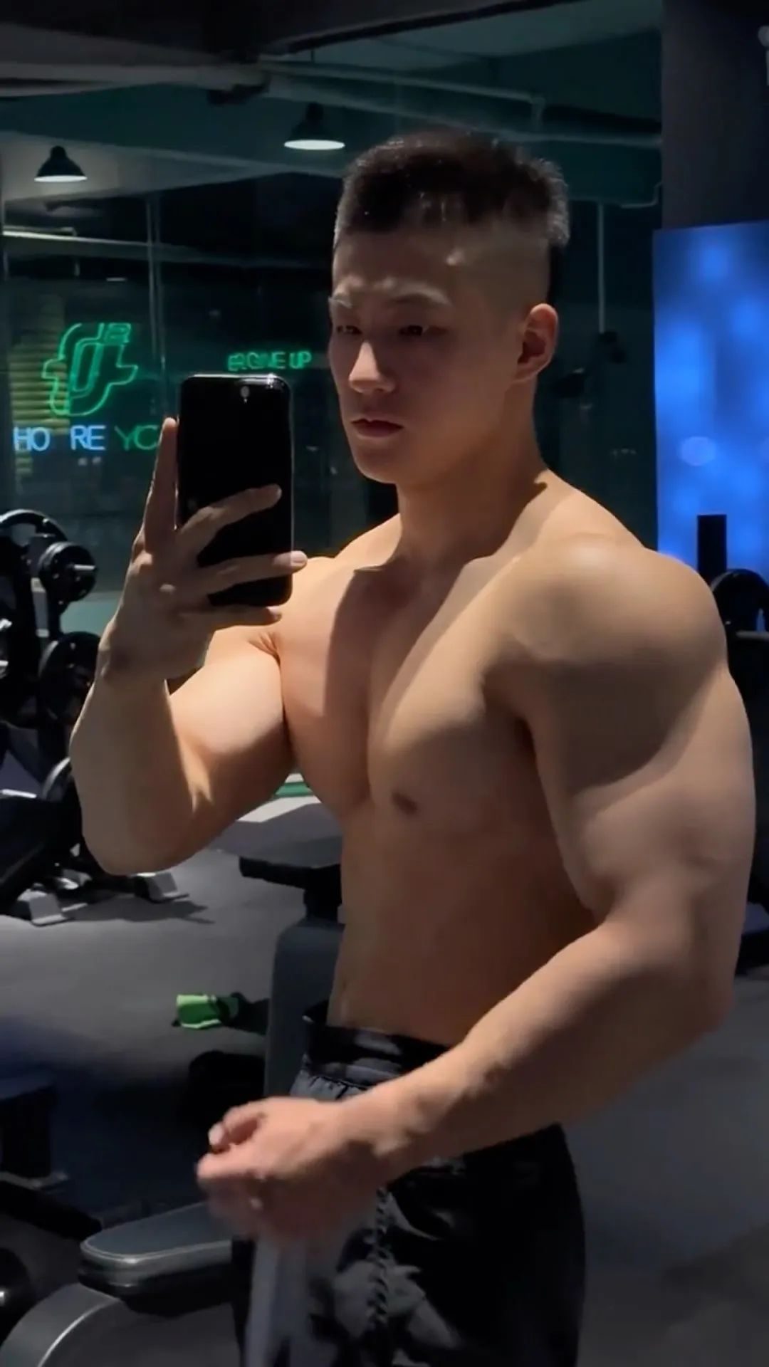 这个抖音 9.3 万粉的贵州健身博主！也是被采访了…