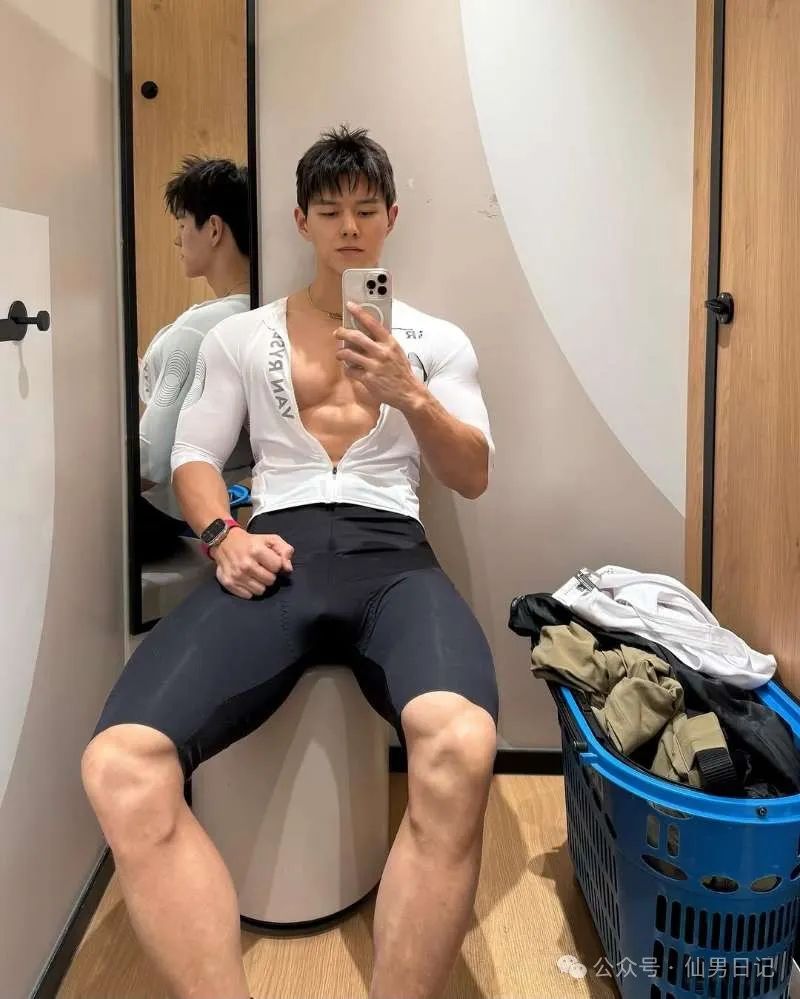 市场行情不好，体育生男模靠内裤圈粉……