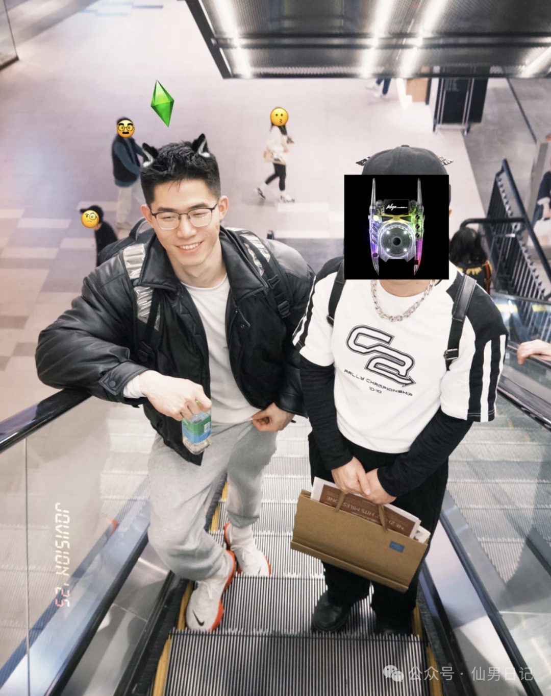 闷骚体育生在餐厅秀腹肌火出圈了……