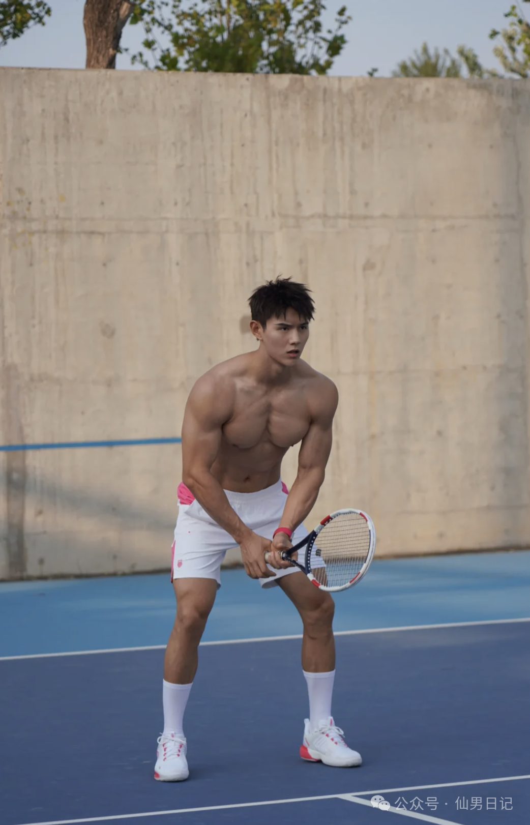 市场行情不好，体育生男模靠内裤圈粉……