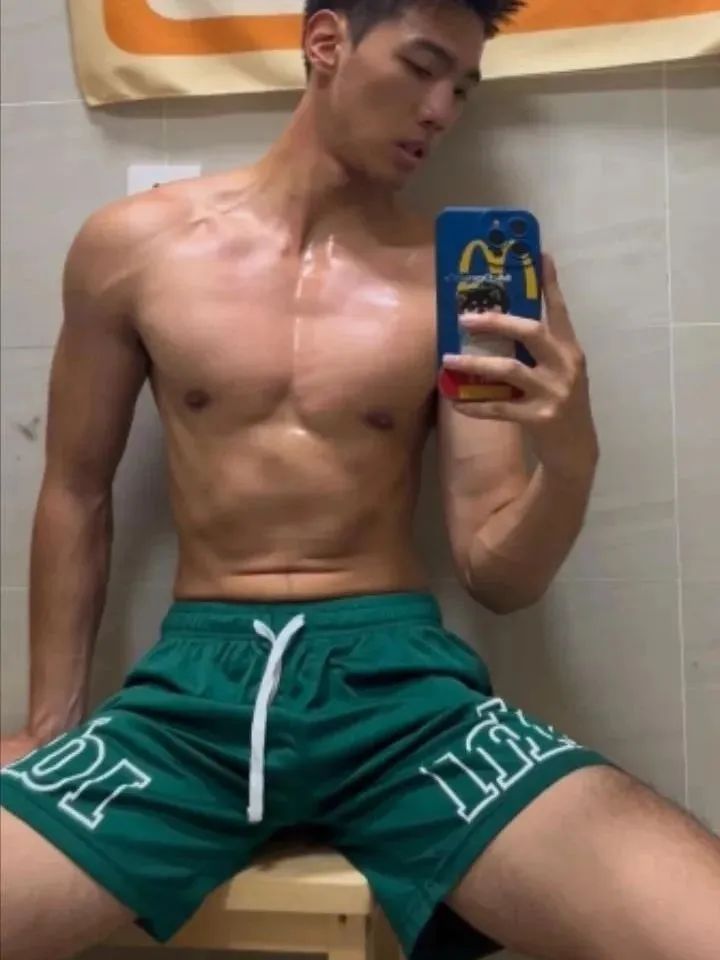 肌肉黑皮体育系男大，这到底是谁在谈啊？！