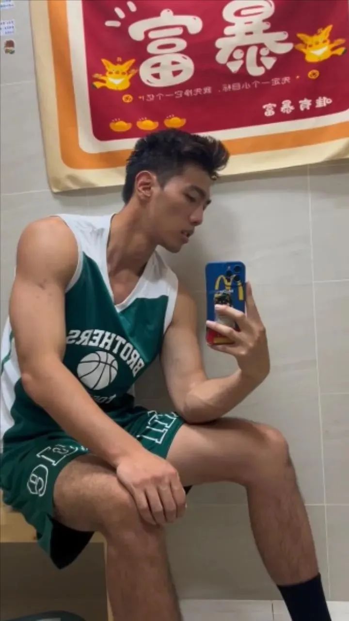肌肉黑皮体育系男大，这到底是谁在谈啊？！
