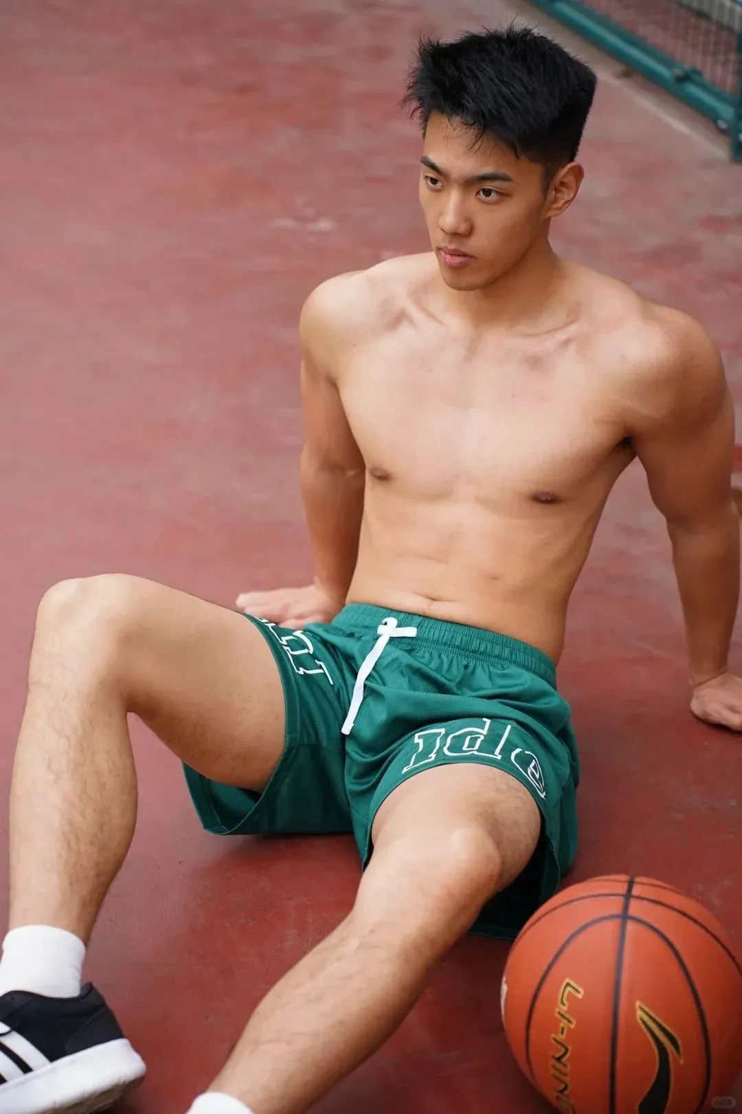 肌肉黑皮体育系男大，这到底是谁在谈啊？！