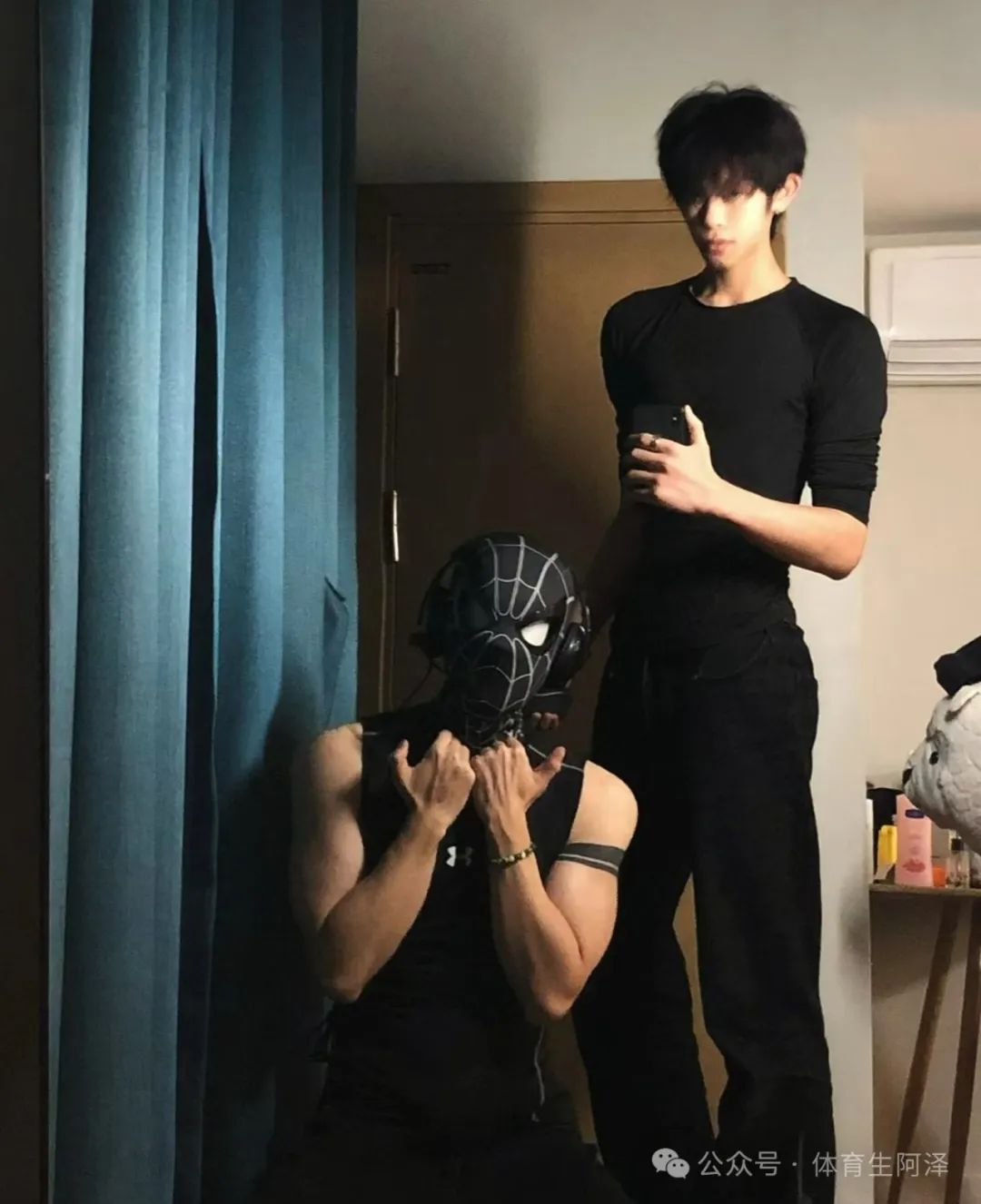 山东体院校草双 1 猛攻，188cm 黑皮男大到底有多猛.....