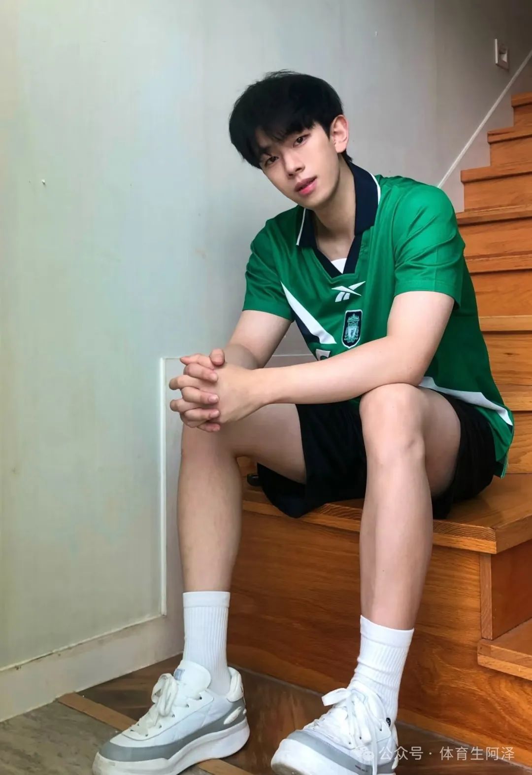 山东体院校草双 1 猛攻，188cm 黑皮男大到底有多猛.....