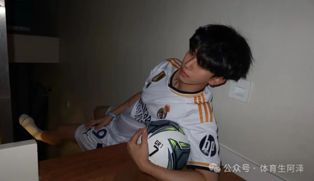山东体院校草双 1 猛攻，188cm 黑皮男大到底有多猛.....