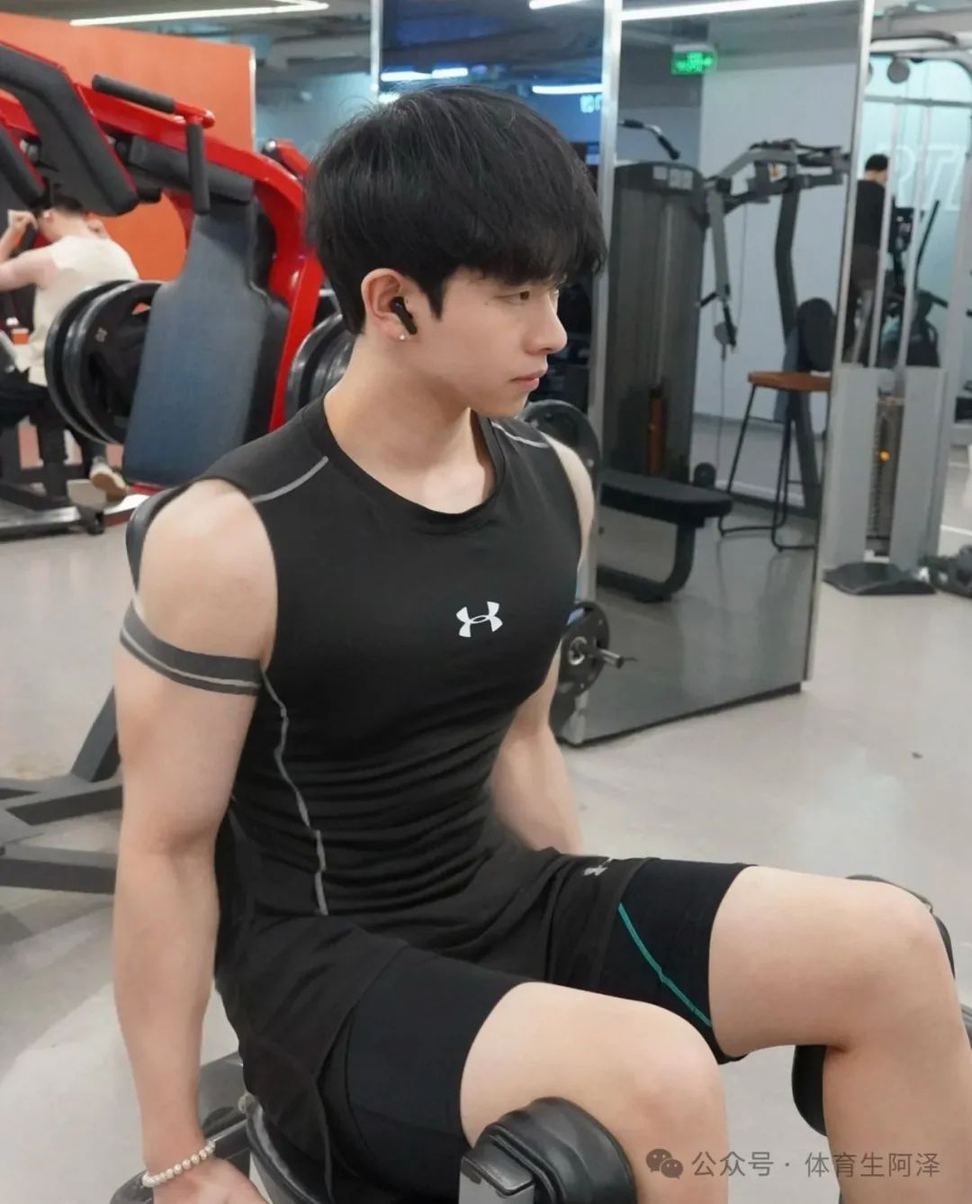 山东体院校草双 1 猛攻，188cm 黑皮男大到底有多猛.....