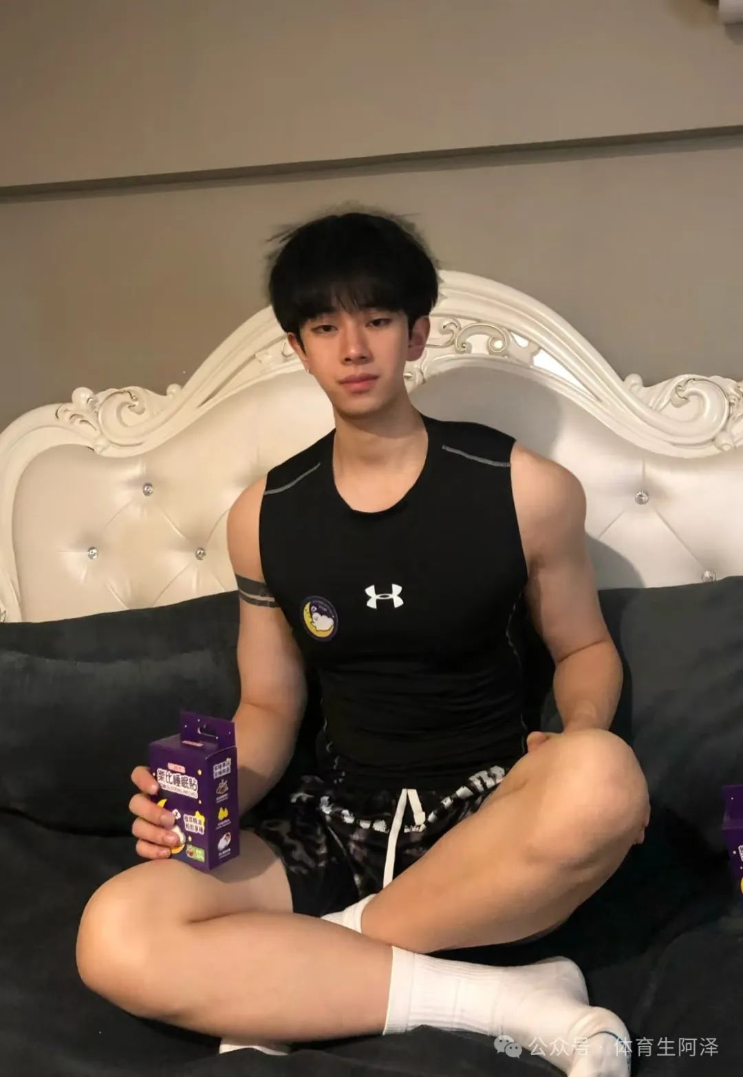 山东体院校草双 1 猛攻，188cm 黑皮男大到底有多猛.....