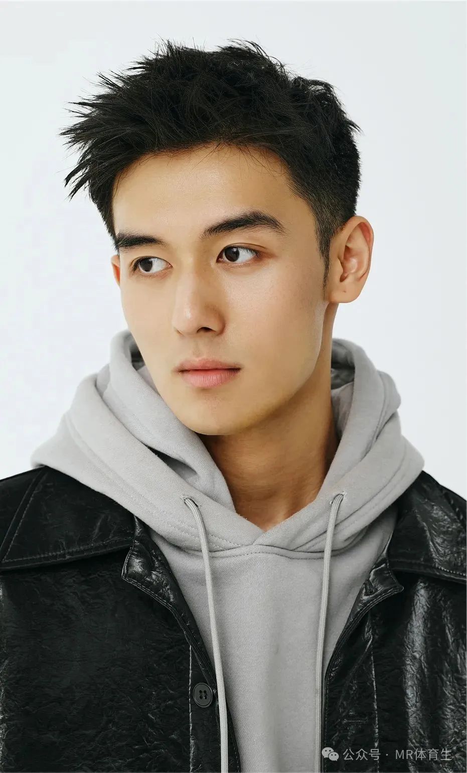 183cm 广州阳光帅气男模，精致薄肌身材又纯又欲惹人爱