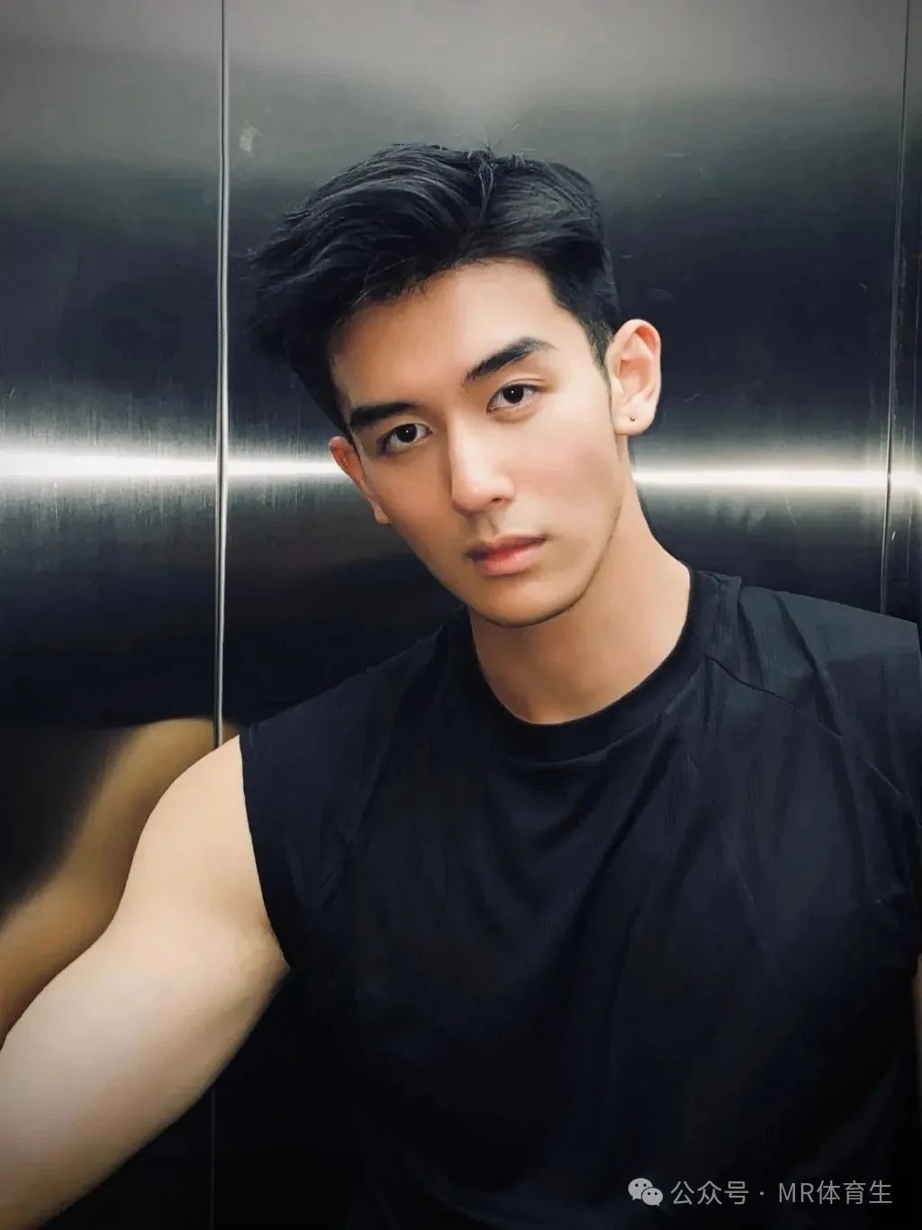 183cm 广州阳光帅气男模，精致薄肌身材又纯又欲惹人爱