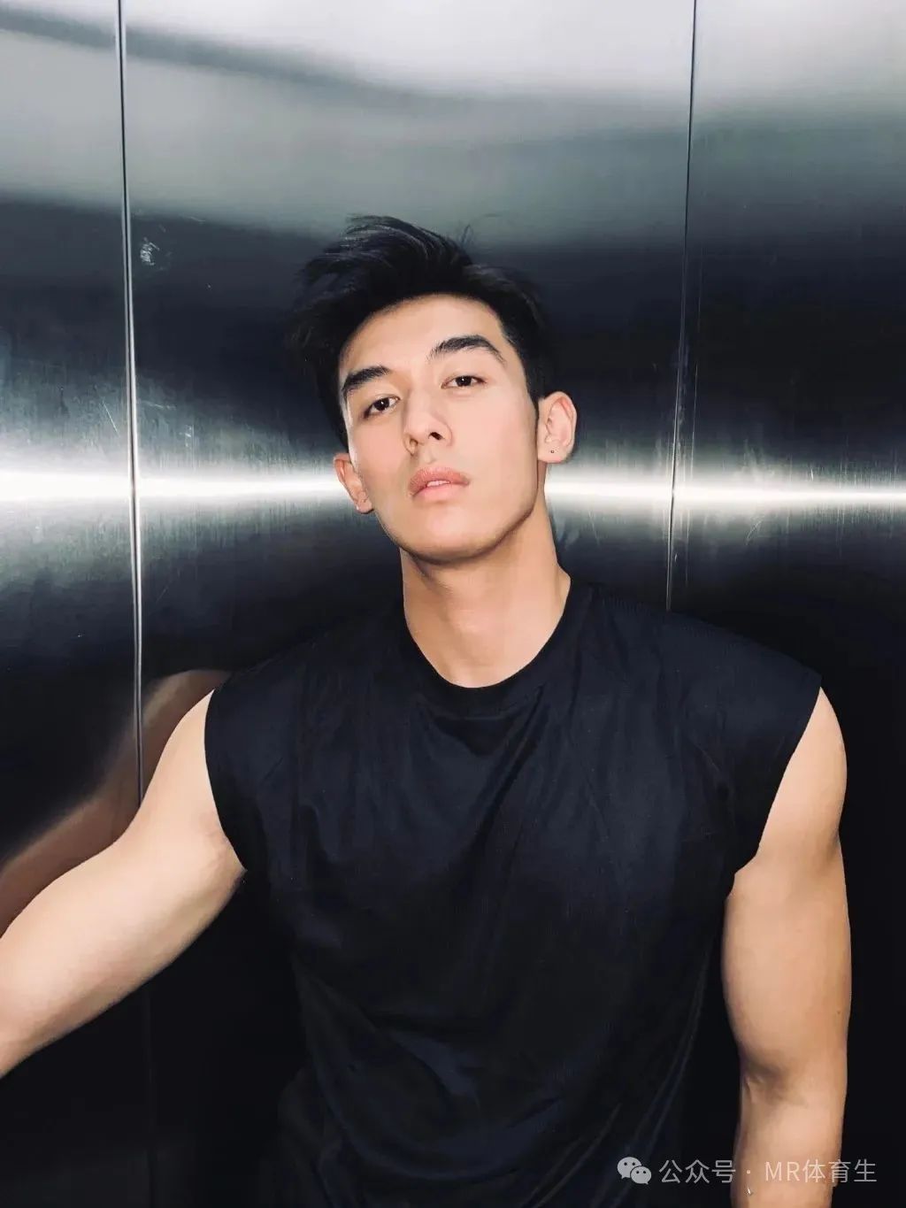 183cm 广州阳光帅气男模，精致薄肌身材又纯又欲惹人爱