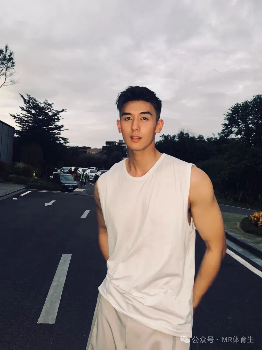 183cm 广州阳光帅气男模，精致薄肌身材又纯又欲惹人爱