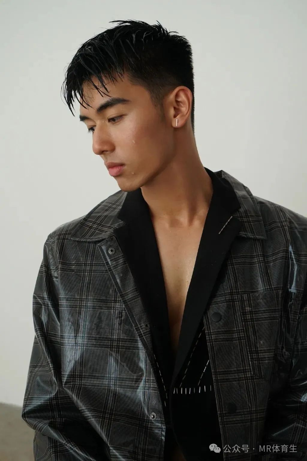 183cm 广州阳光帅气男模，精致薄肌身材又纯又欲惹人爱