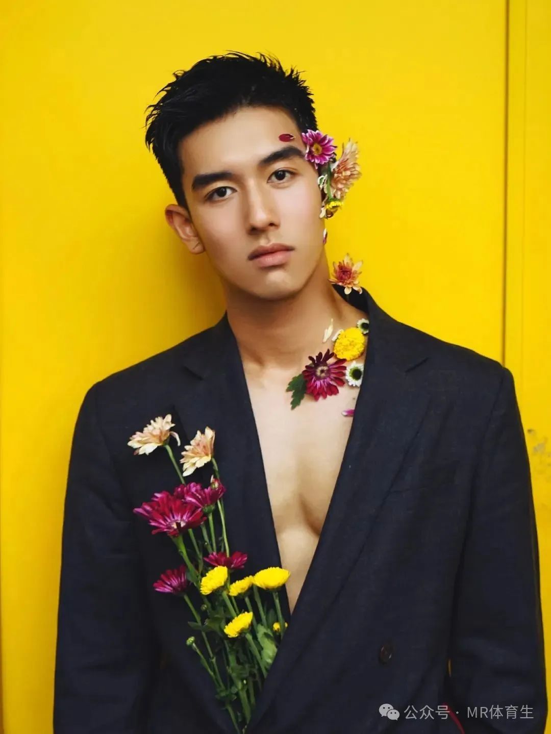 183cm 广州阳光帅气男模，精致薄肌身材又纯又欲惹人爱