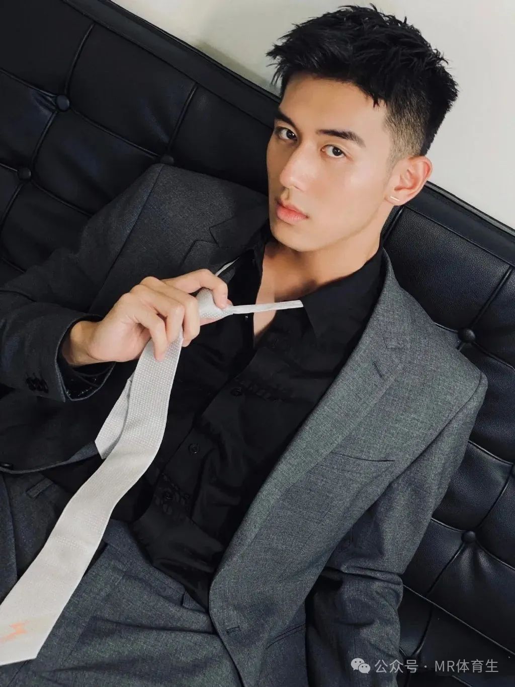 183cm 广州阳光帅气男模，精致薄肌身材又纯又欲惹人爱