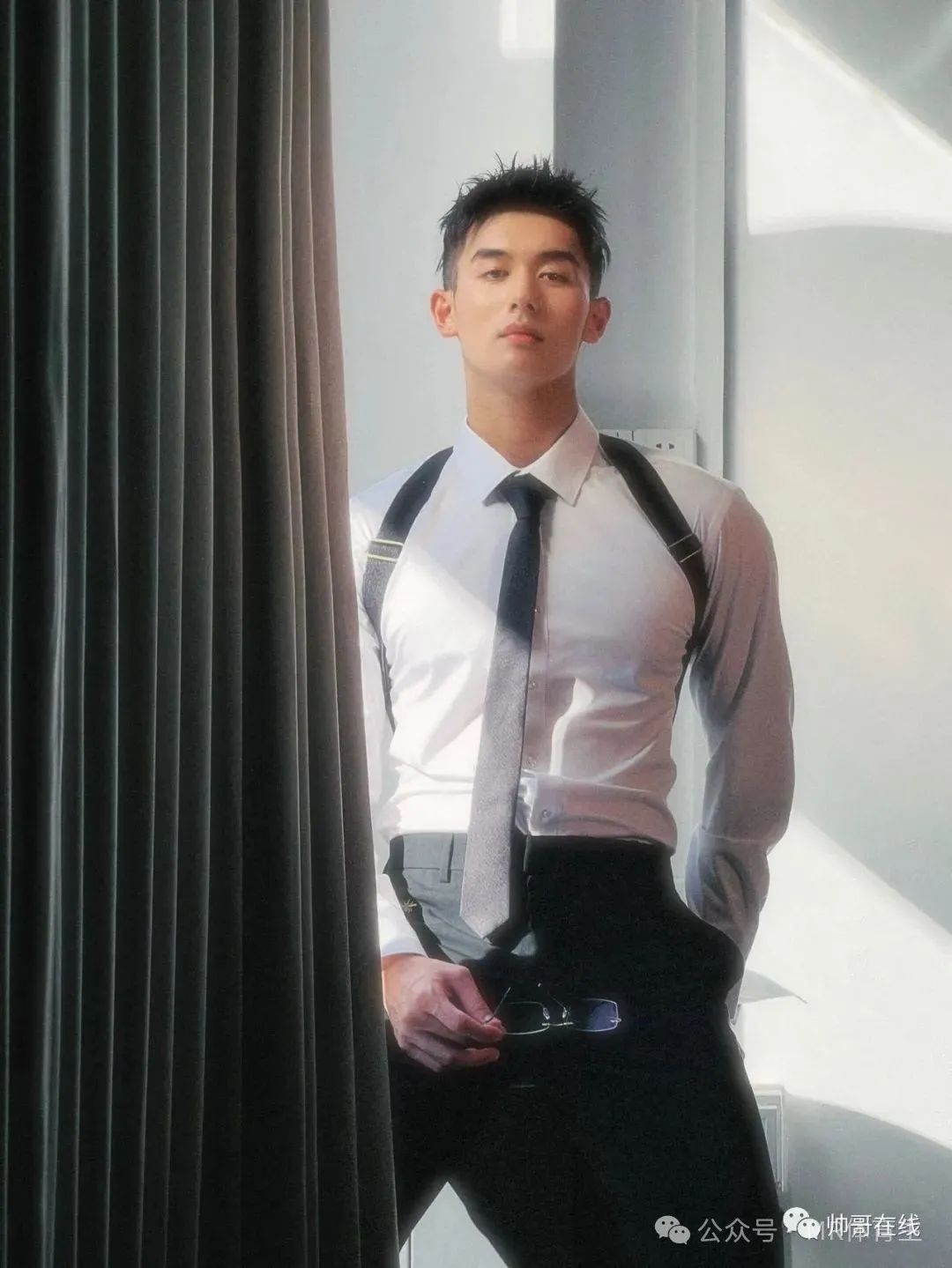 183cm 广州阳光帅气男模，精致薄肌身材又纯又欲惹人爱