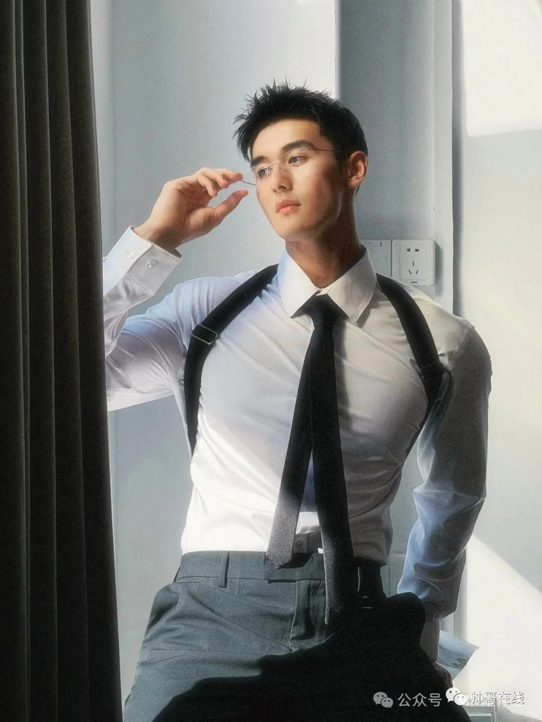 183cm 广州阳光帅气男模，精致薄肌身材又纯又欲惹人爱