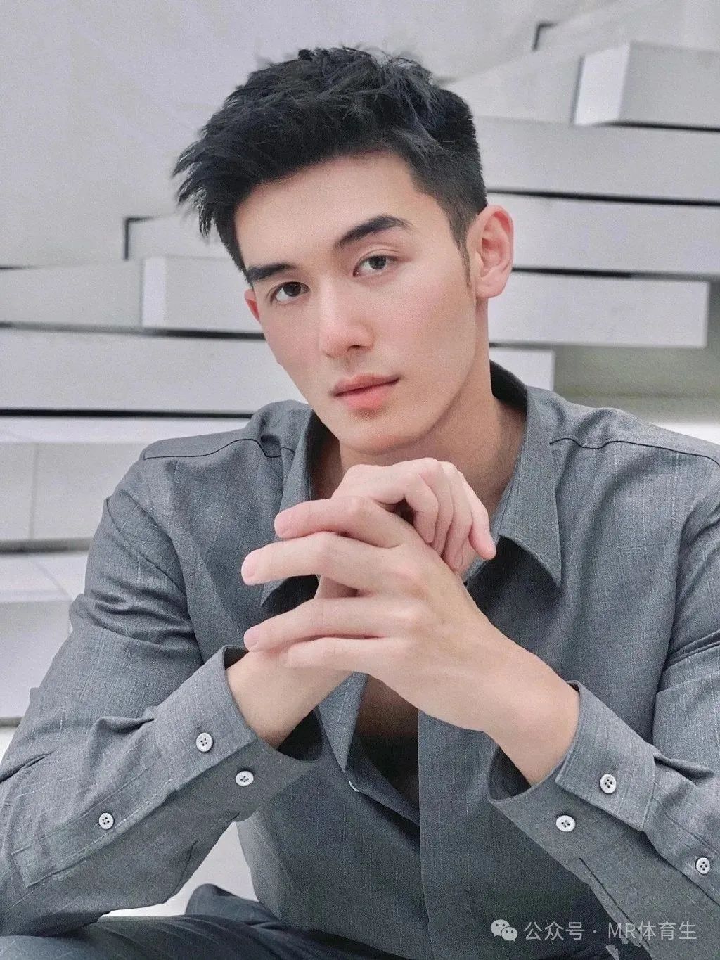 183cm 广州阳光帅气男模，精致薄肌身材又纯又欲惹人爱