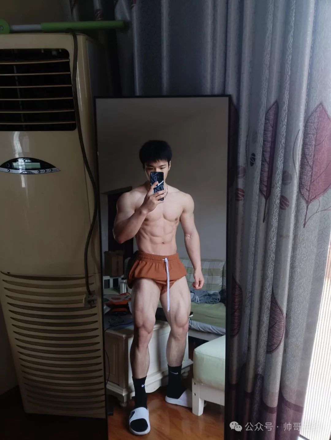 宽肩窄腰大肌肉健身帅哥，够大只吗？
