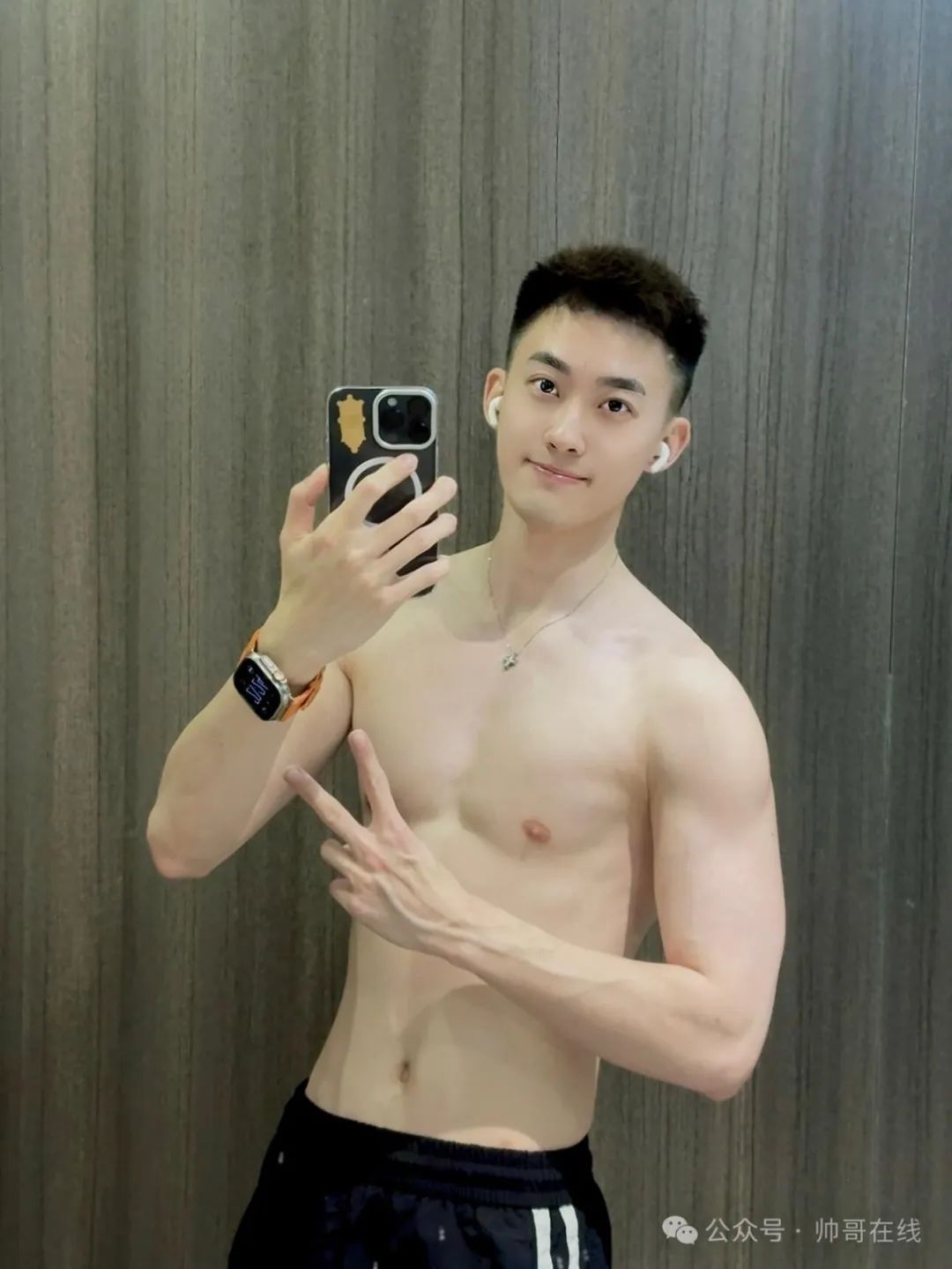 精致帅气的白皮薄肌小鲜肉，颜值身材极度舒适！