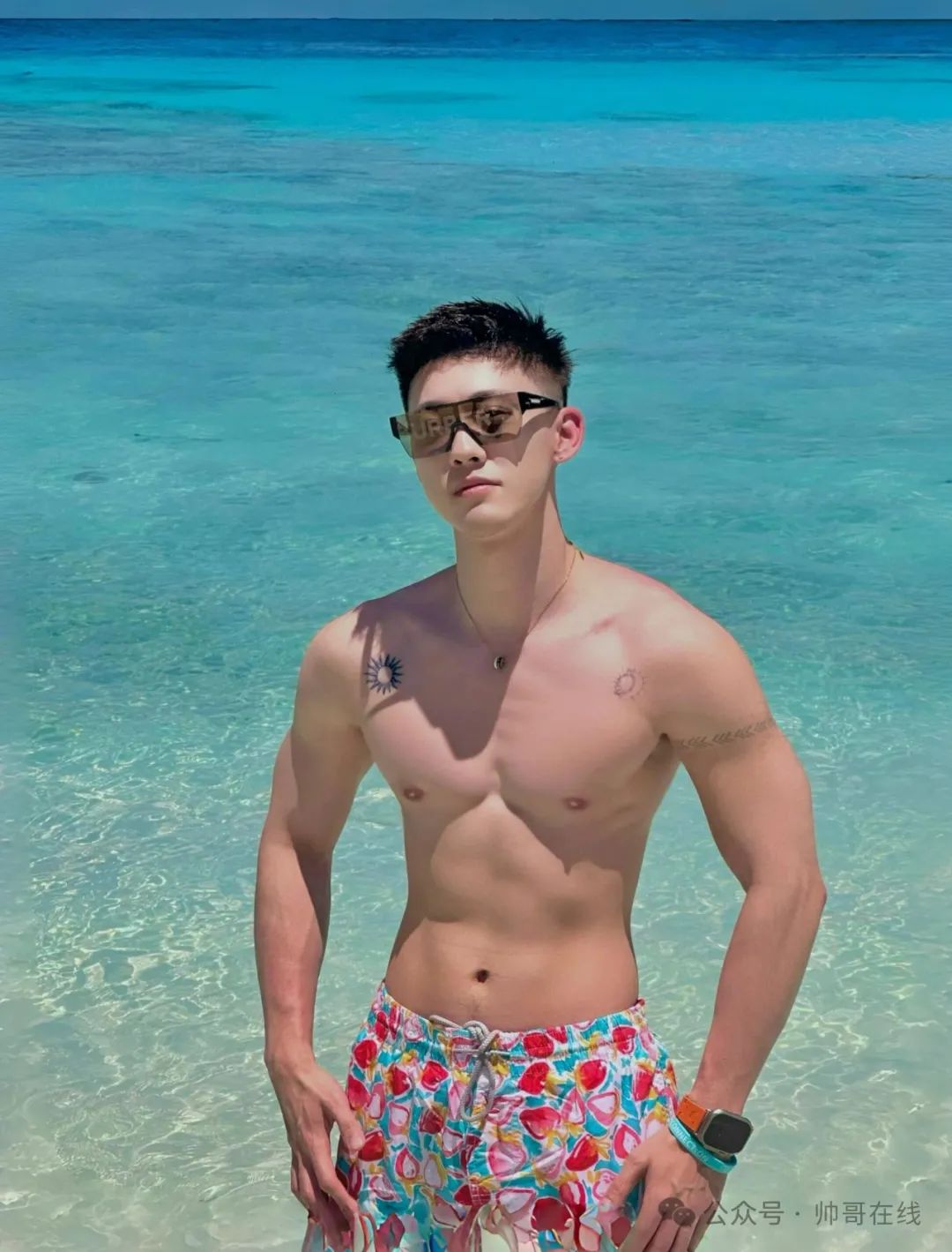 精致帅气的白皮薄肌小鲜肉，颜值身材极度舒适！