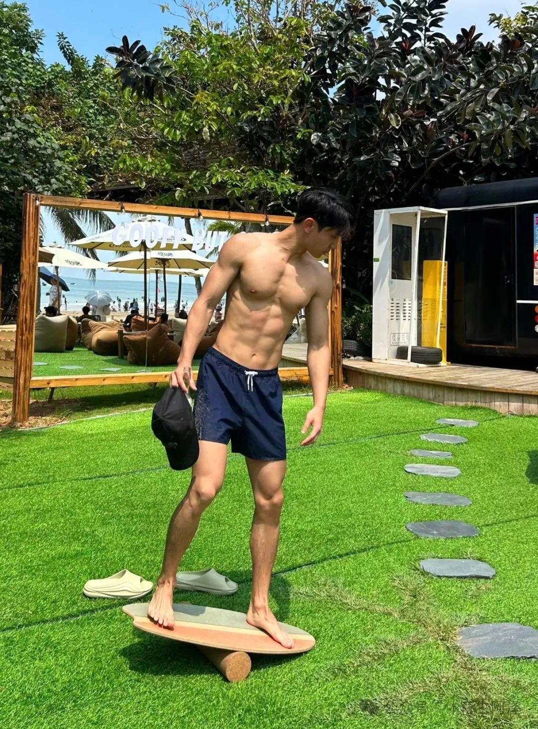 东北 195cm 硬汉体育生，八块腹肌太诱人，现已有两位男友.......