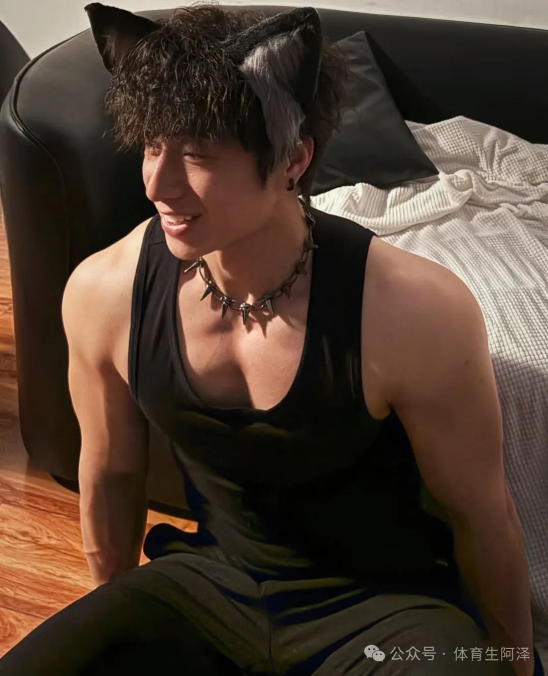 185cm 粗腿健身男大，饱满胸肌太诱人，网友辣评：比我屁股还大.....