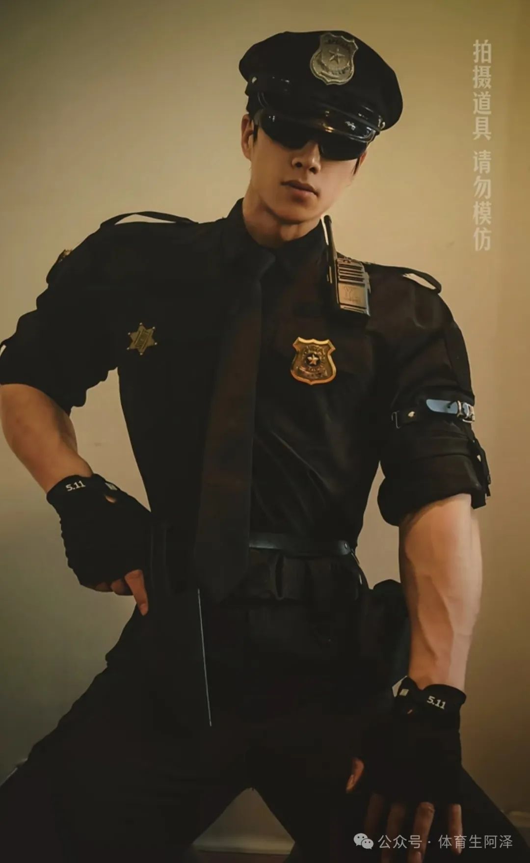 185cm 粗腿健身男大，饱满胸肌太诱人，网友辣评：比我屁股还大.....