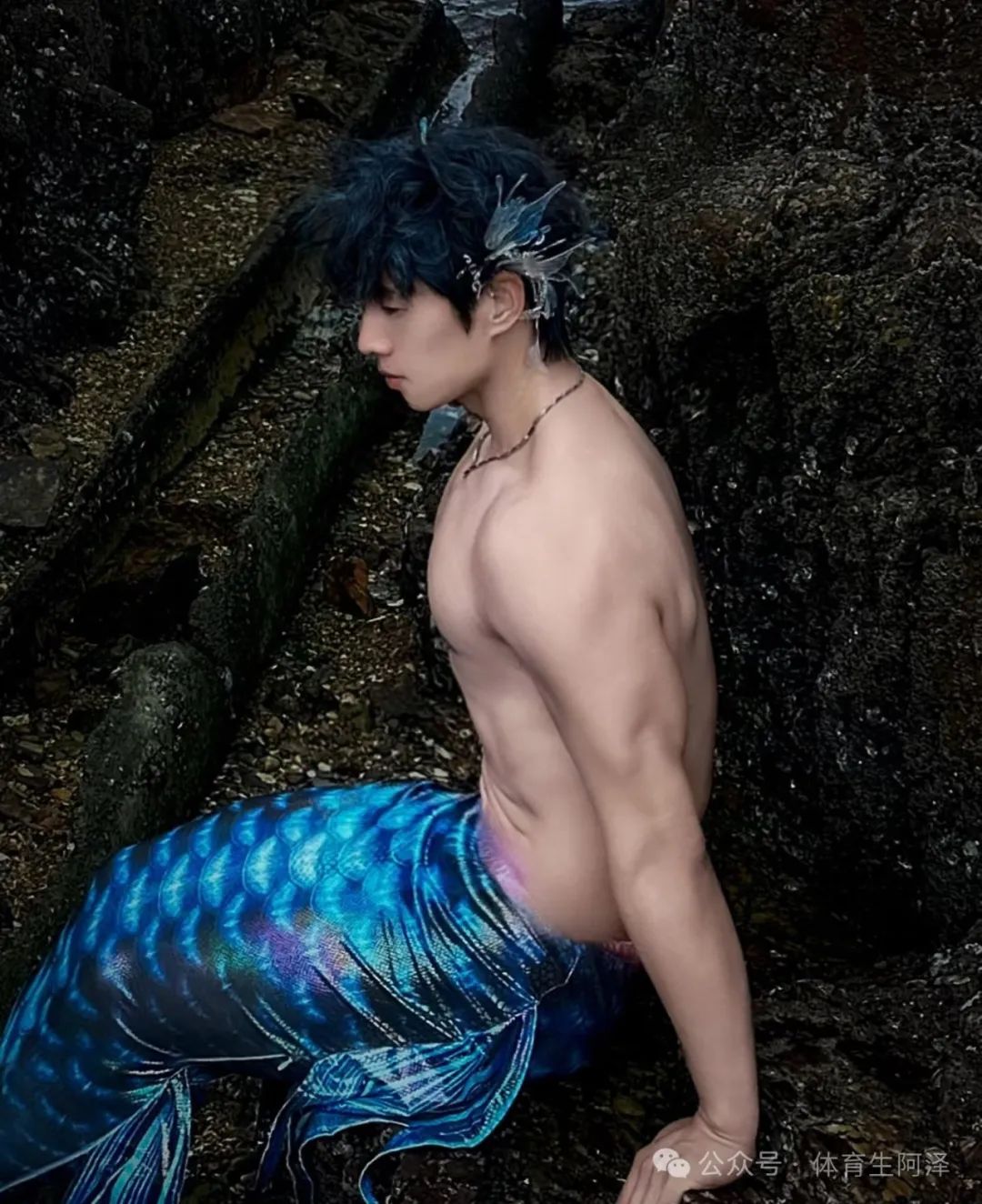 185cm 粗腿健身男大，饱满胸肌太诱人，网友辣评：比我屁股还大.....