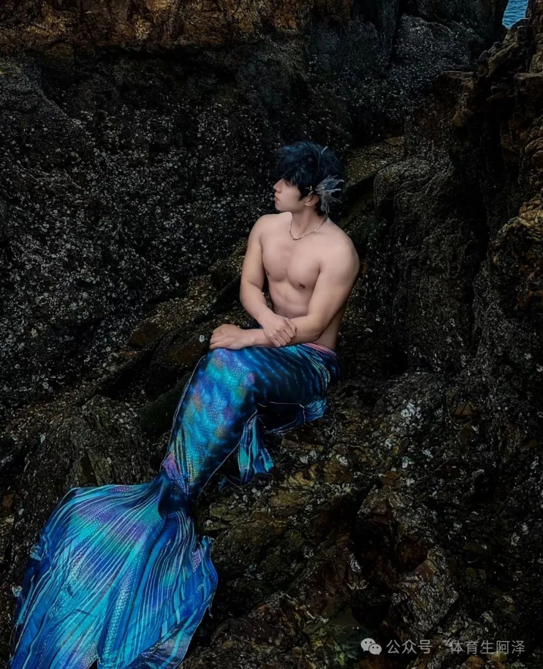 185cm 粗腿健身男大，饱满胸肌太诱人，网友辣评：比我屁股还大.....