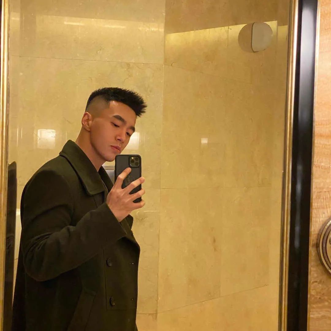 被这个 190cm 麒麟臂小狼狗迷倒了~