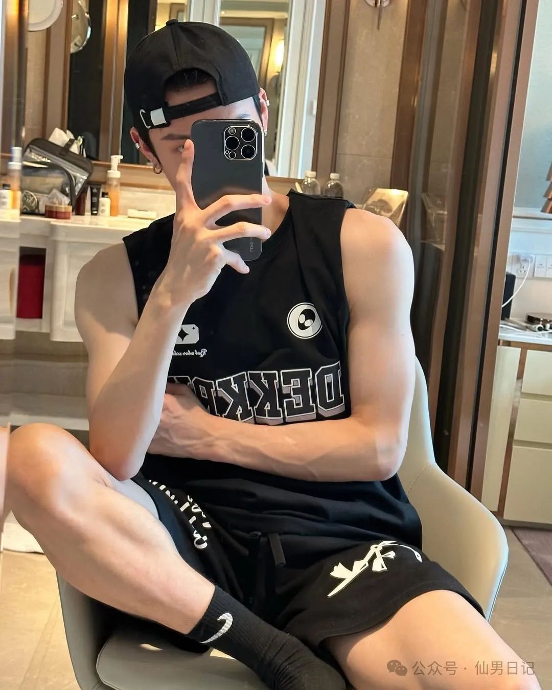 体育生明明可以靠脸，却沉迷擦边……